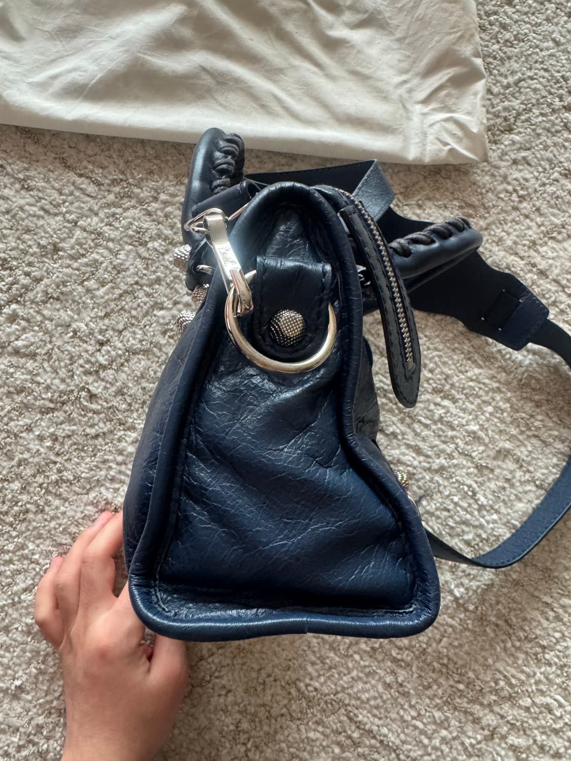 발렌시아가 클래식 시티 모터백 스몰 네이비 은장 상품이미지4