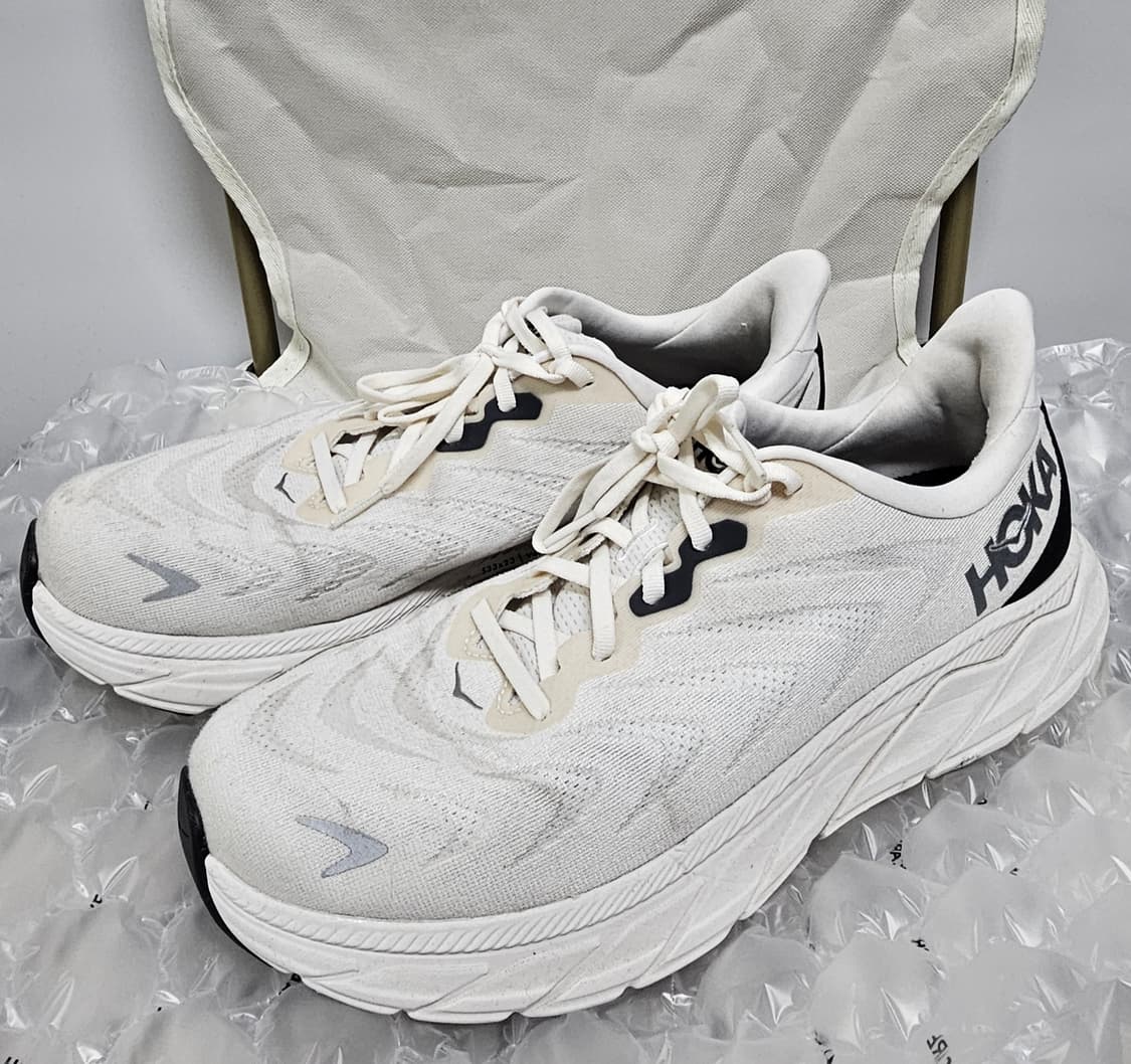 호카오네오네 아라히6 러닝화 와이드285 상품이미지1