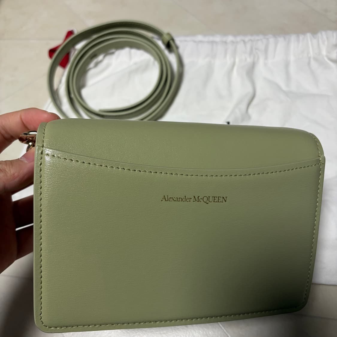 [새상품]알렉산더맥퀸 미니 포어링 백 그린 상품이미지2