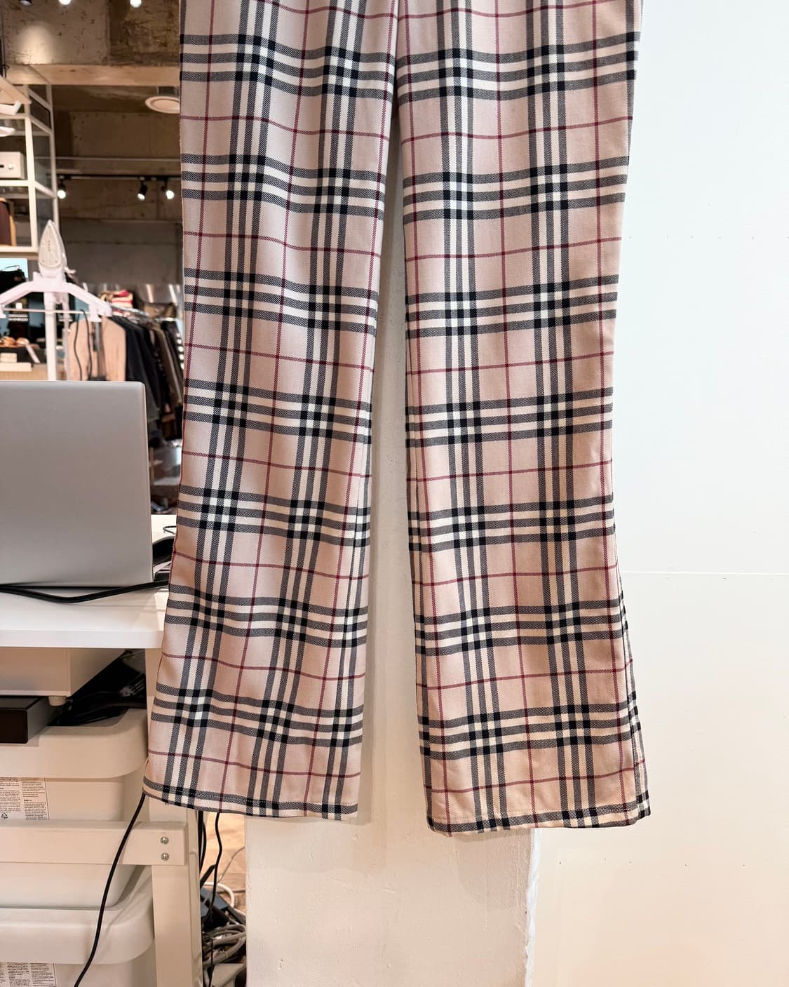 버버리 블루라벨 베이지 노바체크 팬츠  상품이미지4