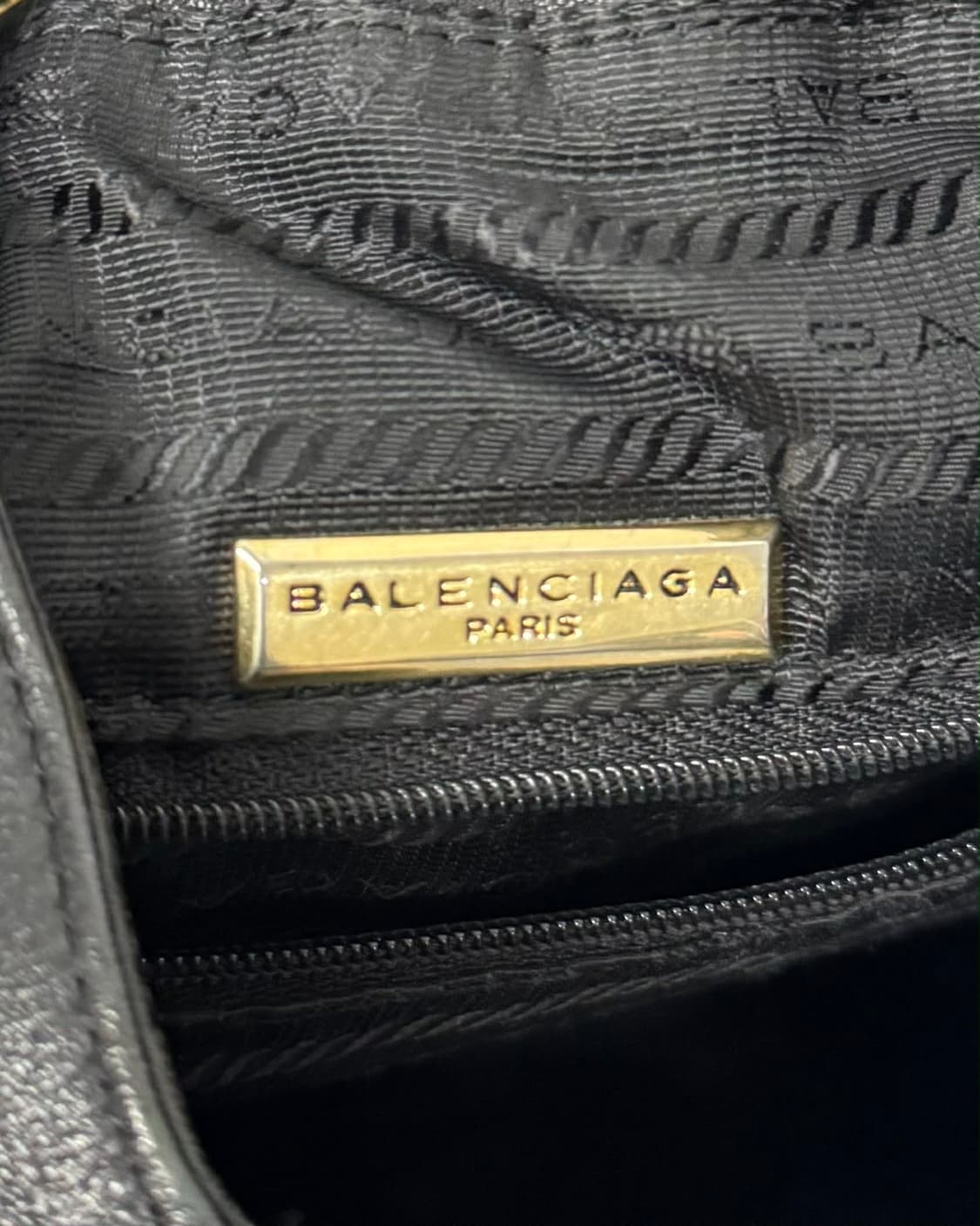 발렌시아가 BB 모노그램 버킷 복조리 크로스 백 상품이미지6