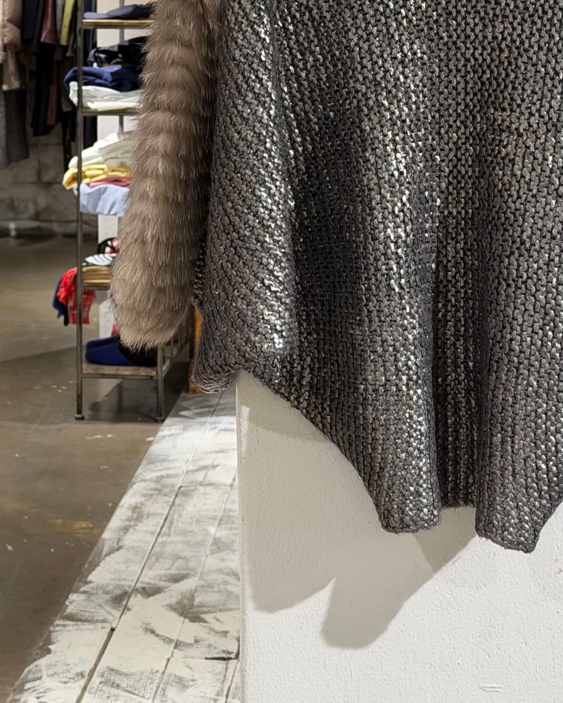 마시모 아르디조네 실버 메탈릭 니트 퍼 트리밍 판초 상품이미지5