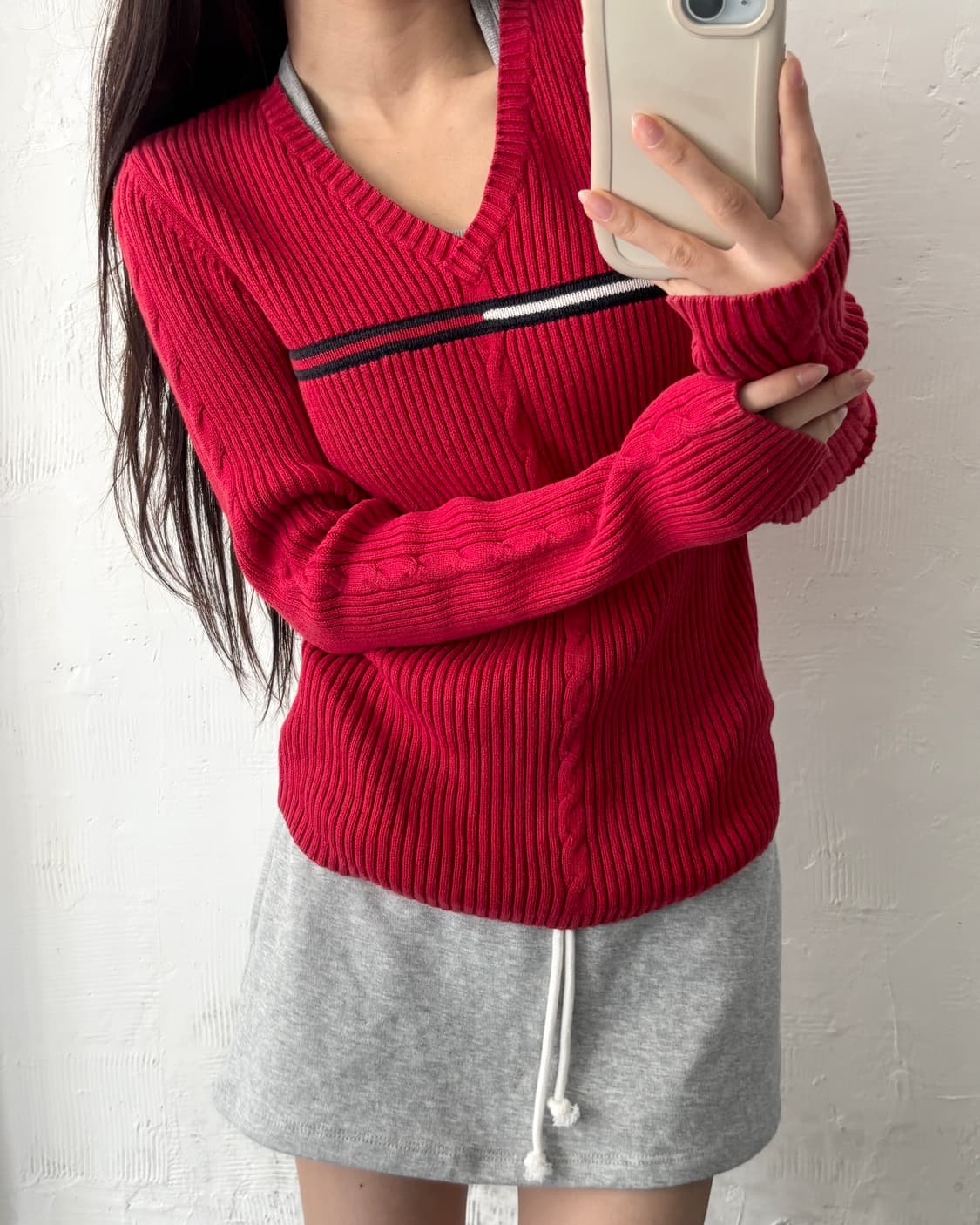 타미힐피거 플래그로고 레드컬러 골지 브이넥 니트 상품이미지2