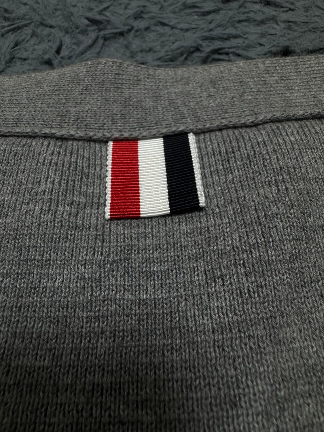 톰브라운 밀라노스티치 암밴드 가디건 4사이즈 상품이미지4
