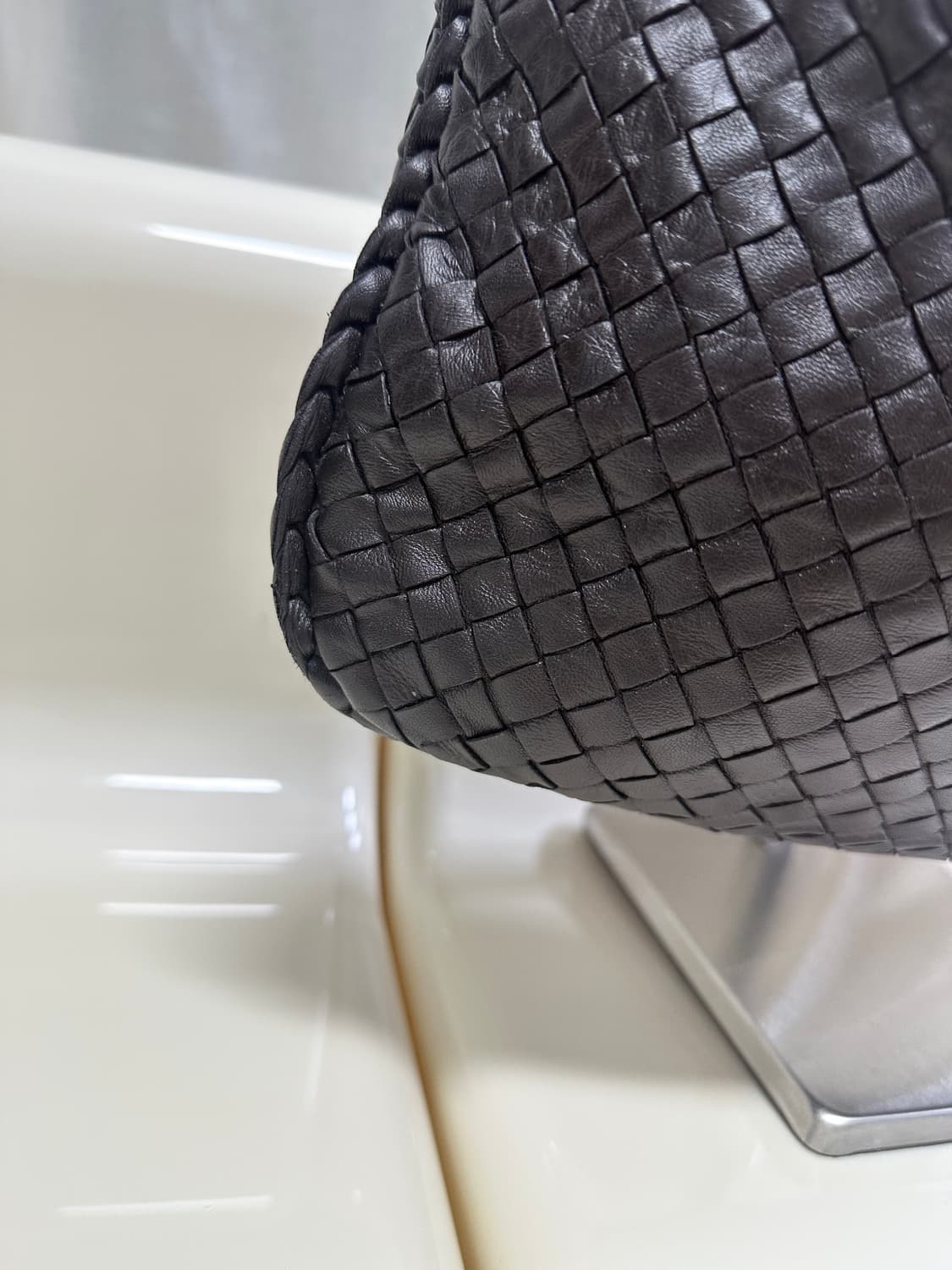 [A+ 정품] 보테가베네타 인트레치아토 호보백 다크브라운 상품이미지6