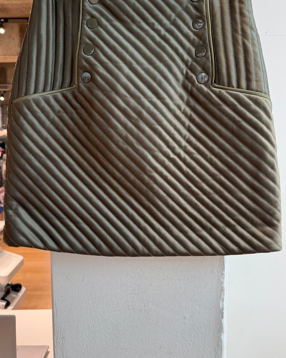 산드로 올리브 퀼팅 미니스커트  상품이미지4
