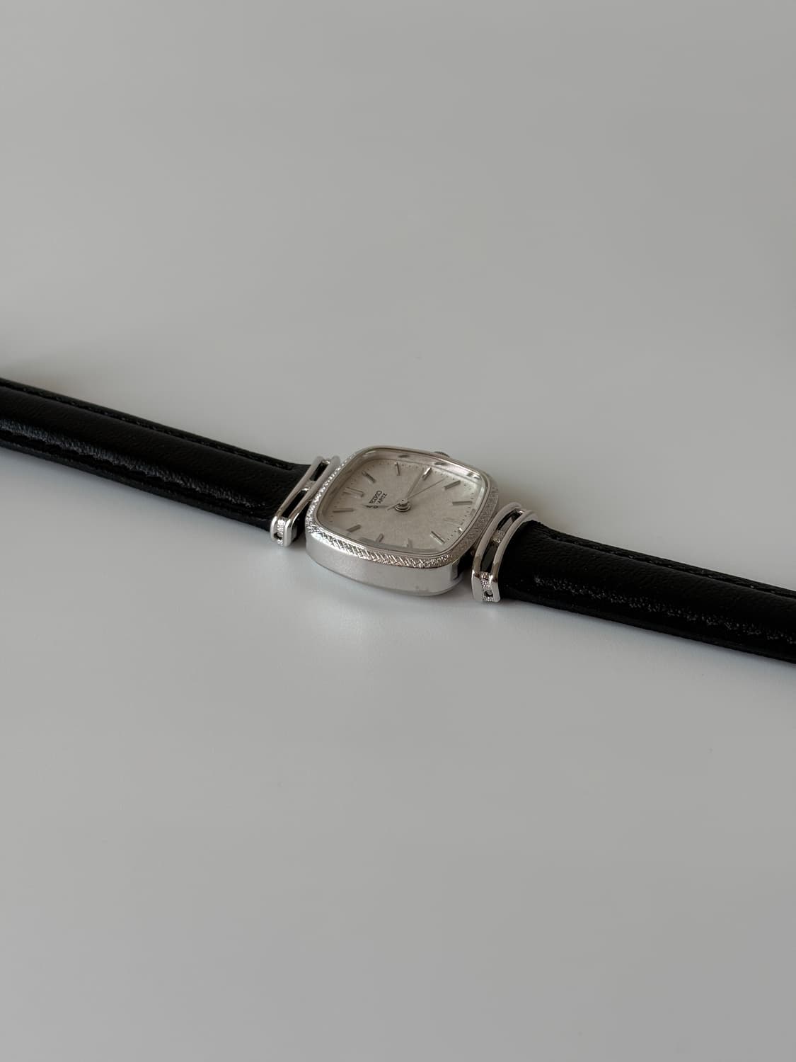 1980s Texture Bezel Square Ladies Quartz 상품이미지5