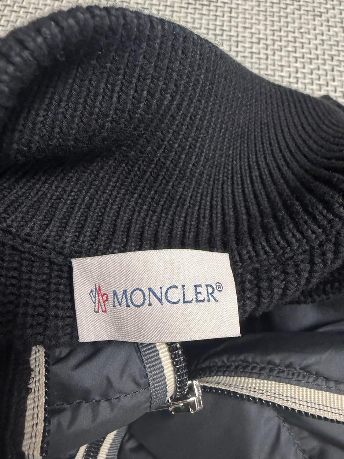 [25ss/백화점판]새상품급 몽클레어 니트패딩 M 상품이미지4