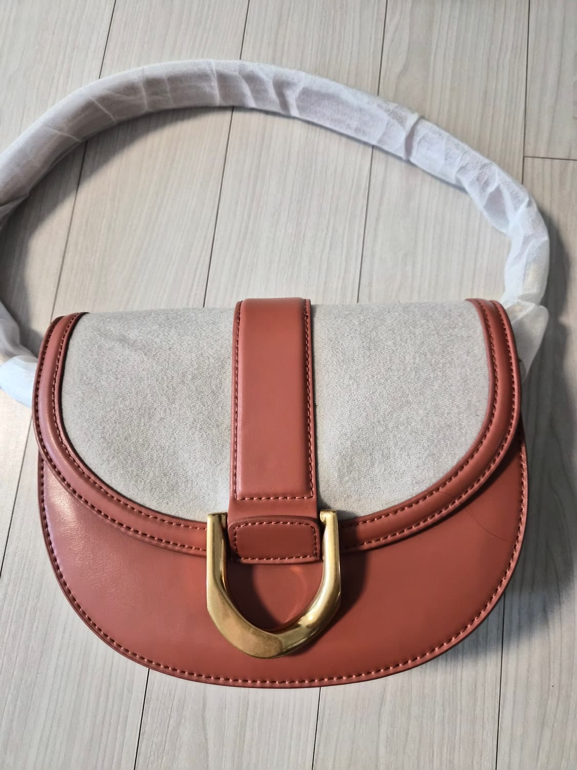 새상품 CharlesAndKeith찰스앤키스 개빈 퀼티드 새들백 상품이미지7