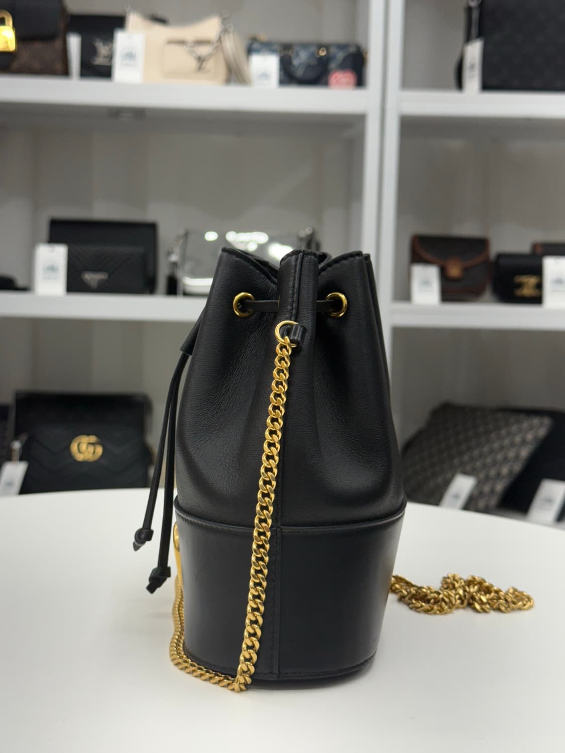 [미니] 발렌티노 시그니처 체인 버킷백 상품이미지4