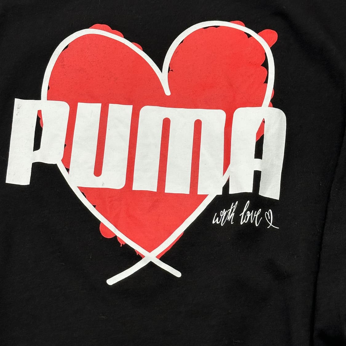 푸마 jpn 러블리 Y2K 하트 프린팅 슬림핏 블랙 반팔티셔츠 상품이미지3