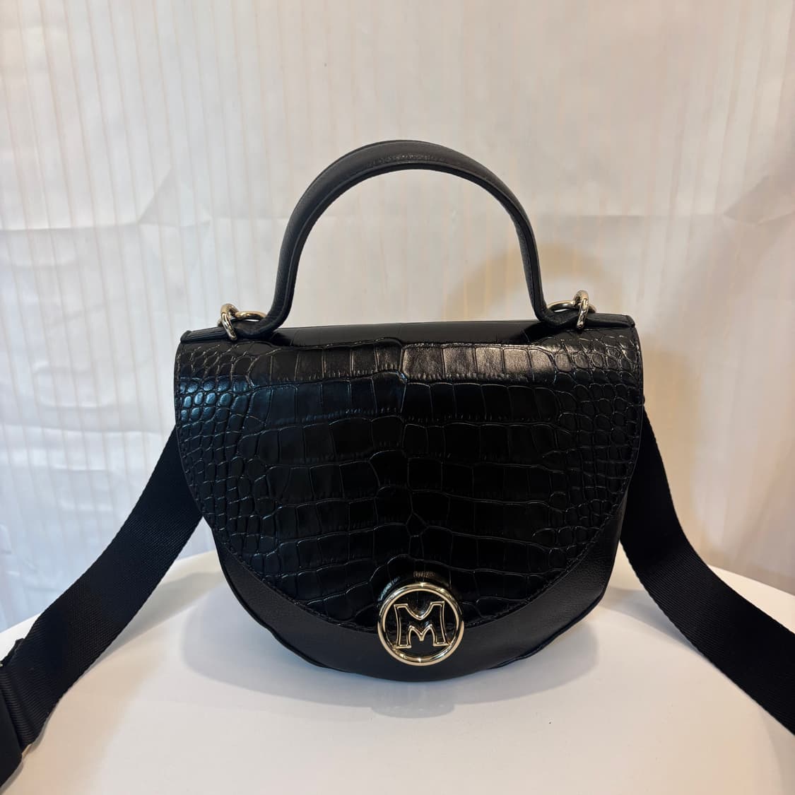 정품 메트로시티 크라운엠보 원핸들 크로스백   상품이미지2