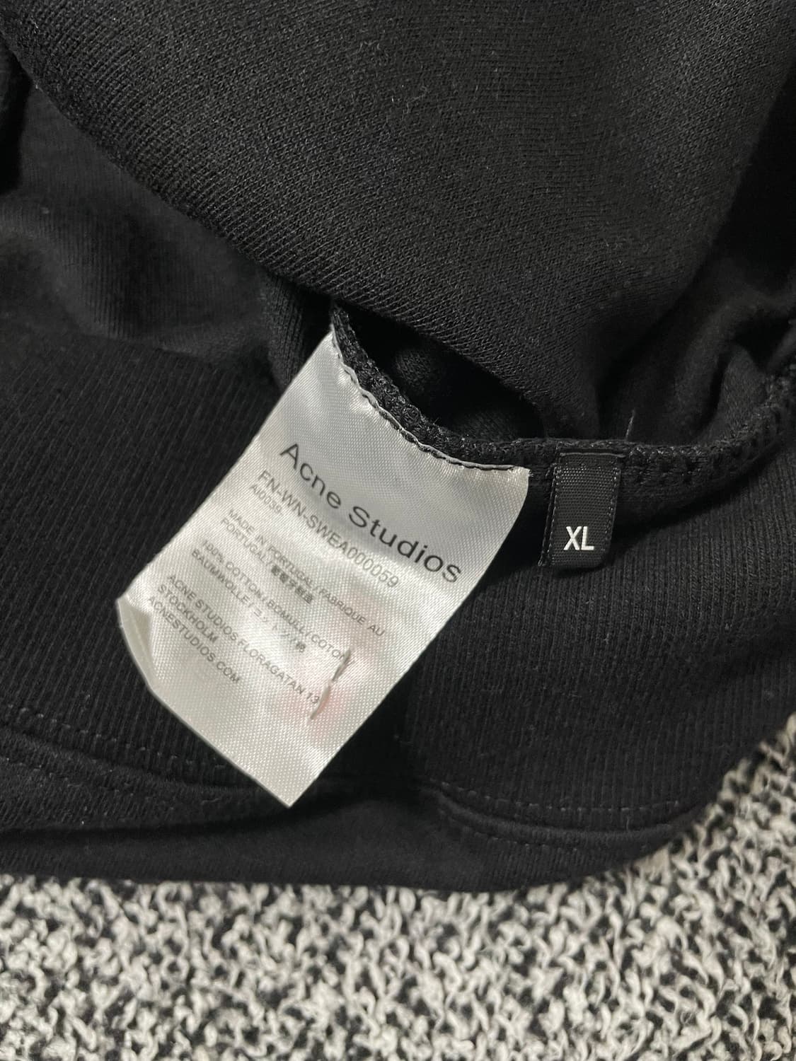 빈티지9. 아크네스튜디오 페이스 패치 맨투맨 스웻셔츠 블랙 옐로우 상품이미지6