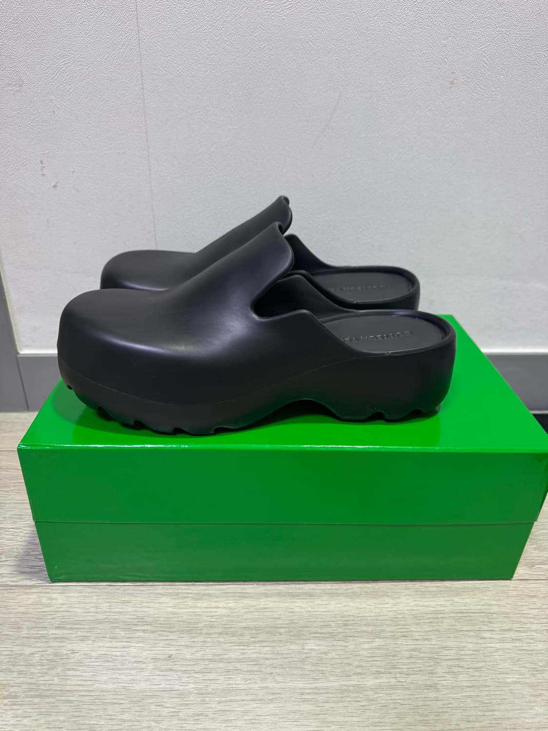 [44] 보테가 베네타 러버 플래쉬 클로그 블랙 상품이미지4