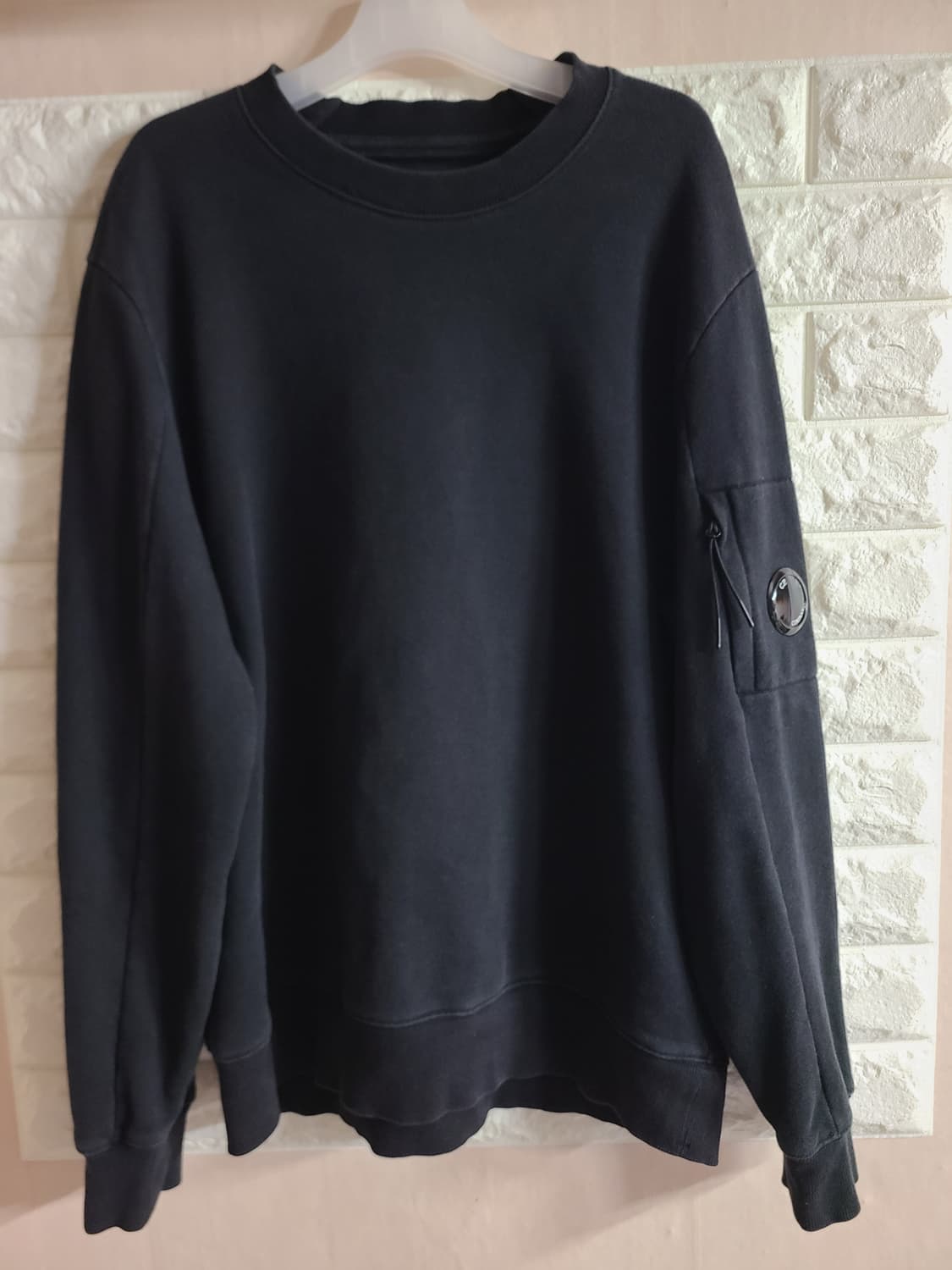 CP컴퍼니 블랙 렌즈 맨투맨 (105) 상품이미지1