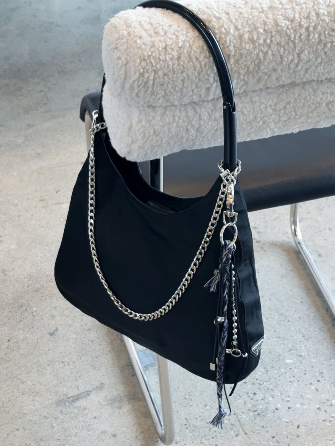 프라다 나일론 사이드 로고 호보백 상품이미지5