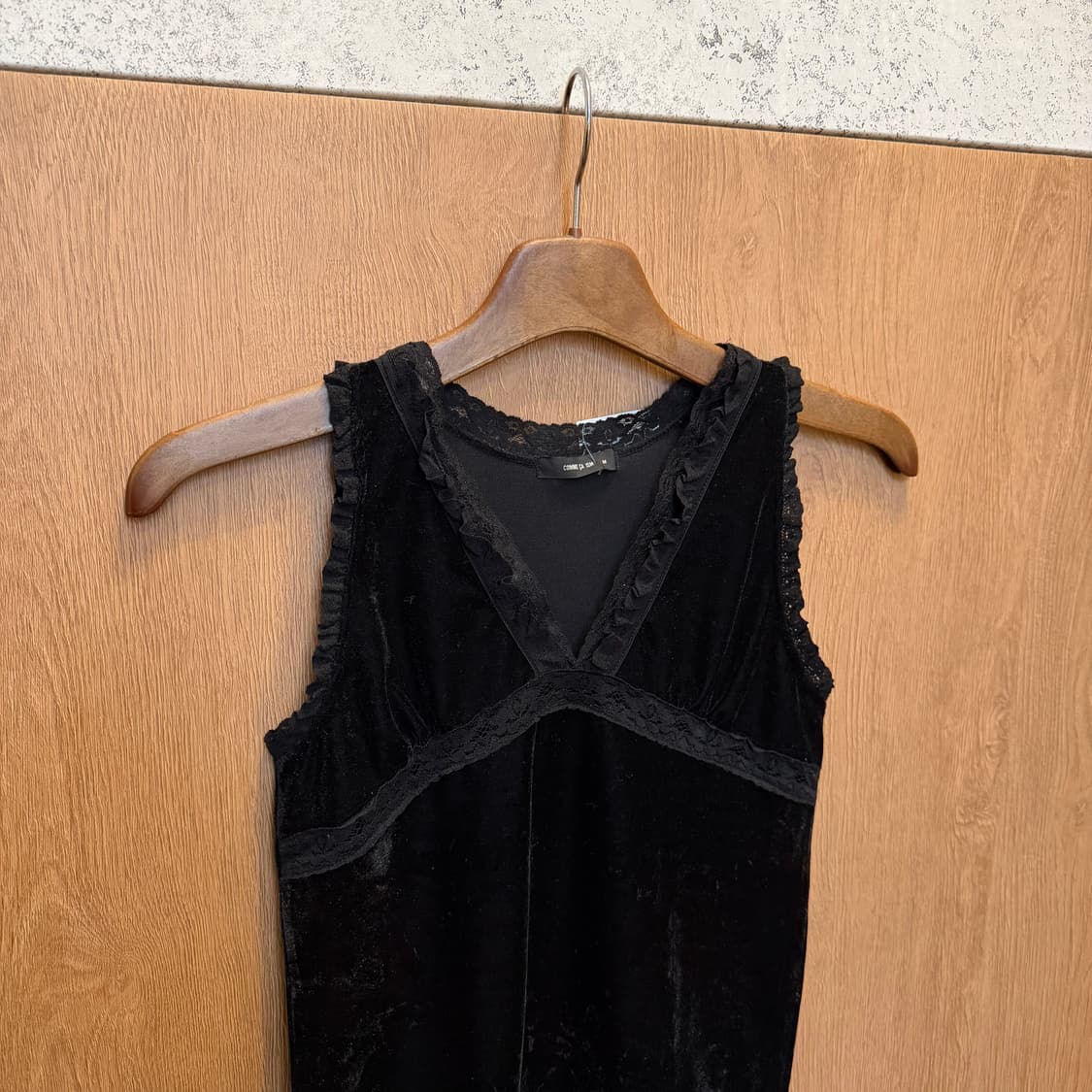 빈티지 브이넥 벨벳 슬리브리스 탑 레이스 프릴 트리밍 디테일 블랙 상품이미지3