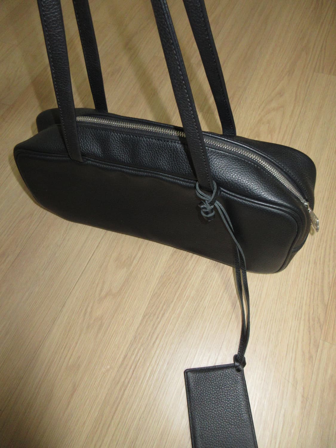 레귤라 숄더백 상품이미지1