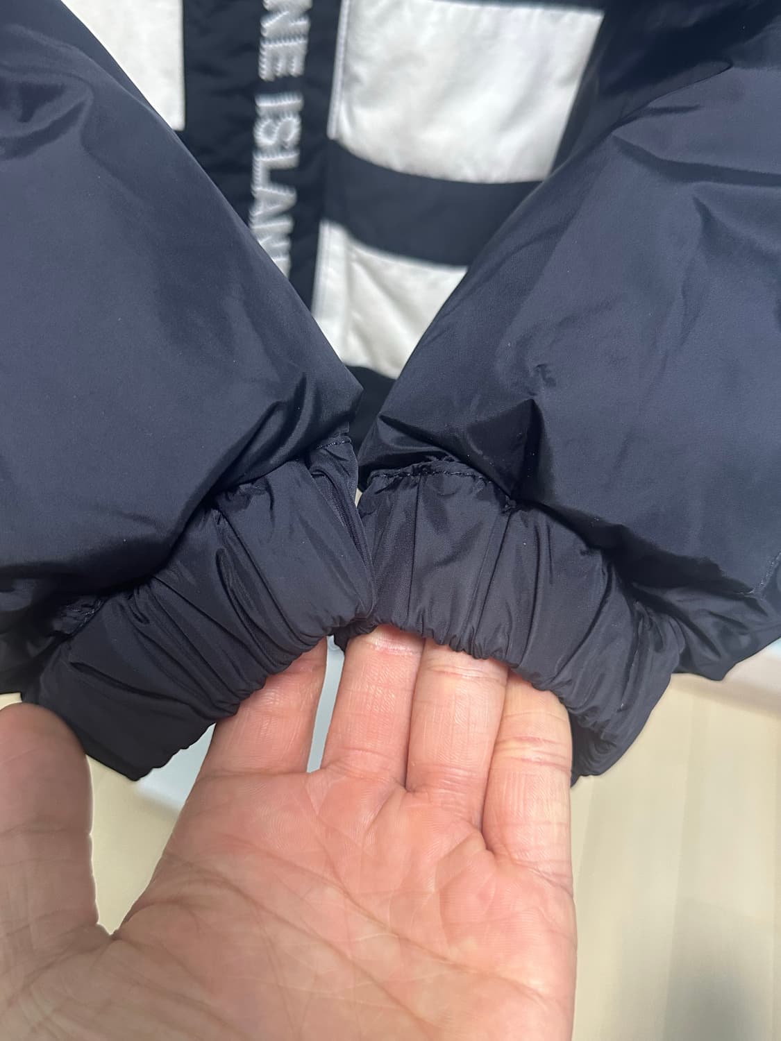 스톤아일랜드X슈프림 23Fw 리버시블 퍼피 패딩 블랙M 새상품급 상품이미지6