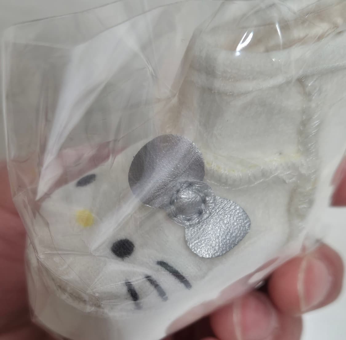 산리오 헬로키티 가챠 키링 어그 부츠 상품이미지1