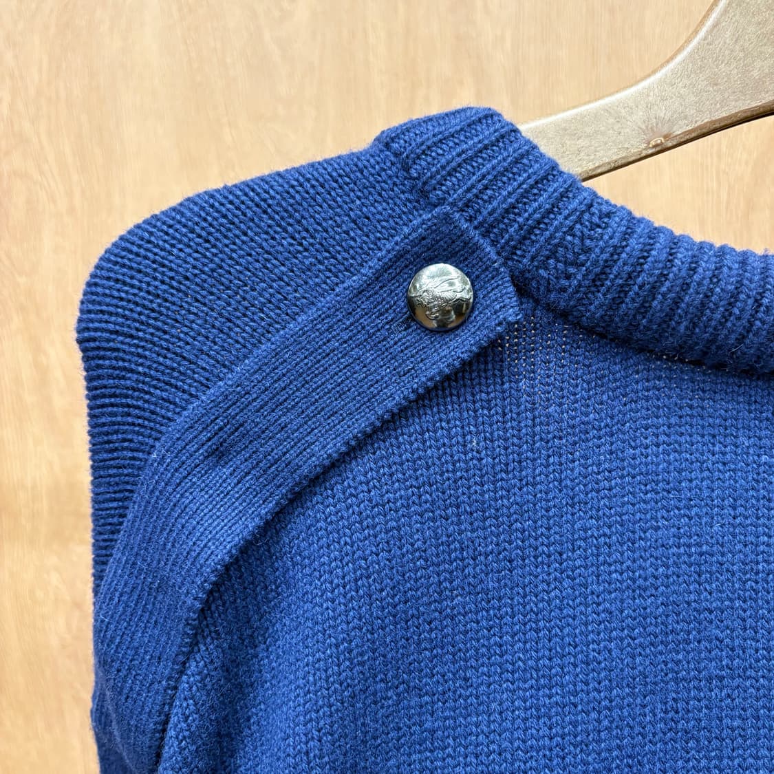 버버리 런던 라운드넥 울 캐시미어 혼방 롱 니트 숄더 버튼 디테일 네이비 상품이미지7