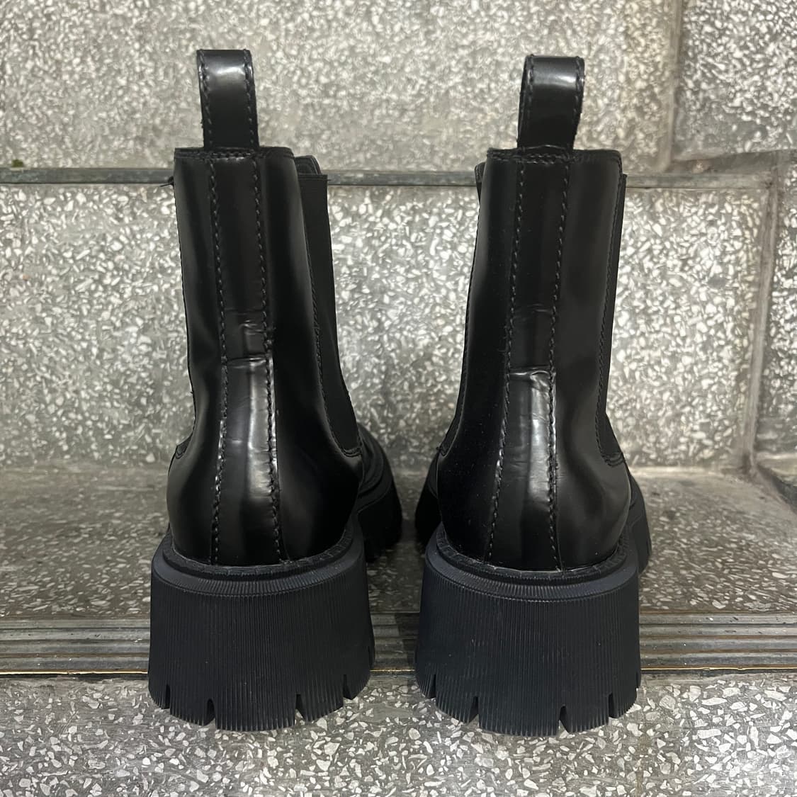 발렌시아가 트랙터 20mm 첼시 블랙 부츠 상품이미지3
