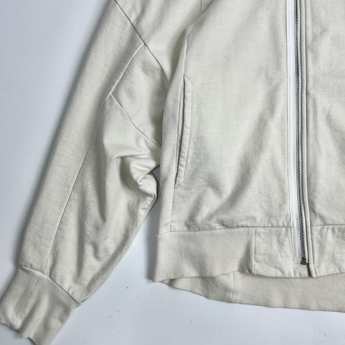 율리우스 비대칭 커버드넥 집업 자켓 상품이미지6