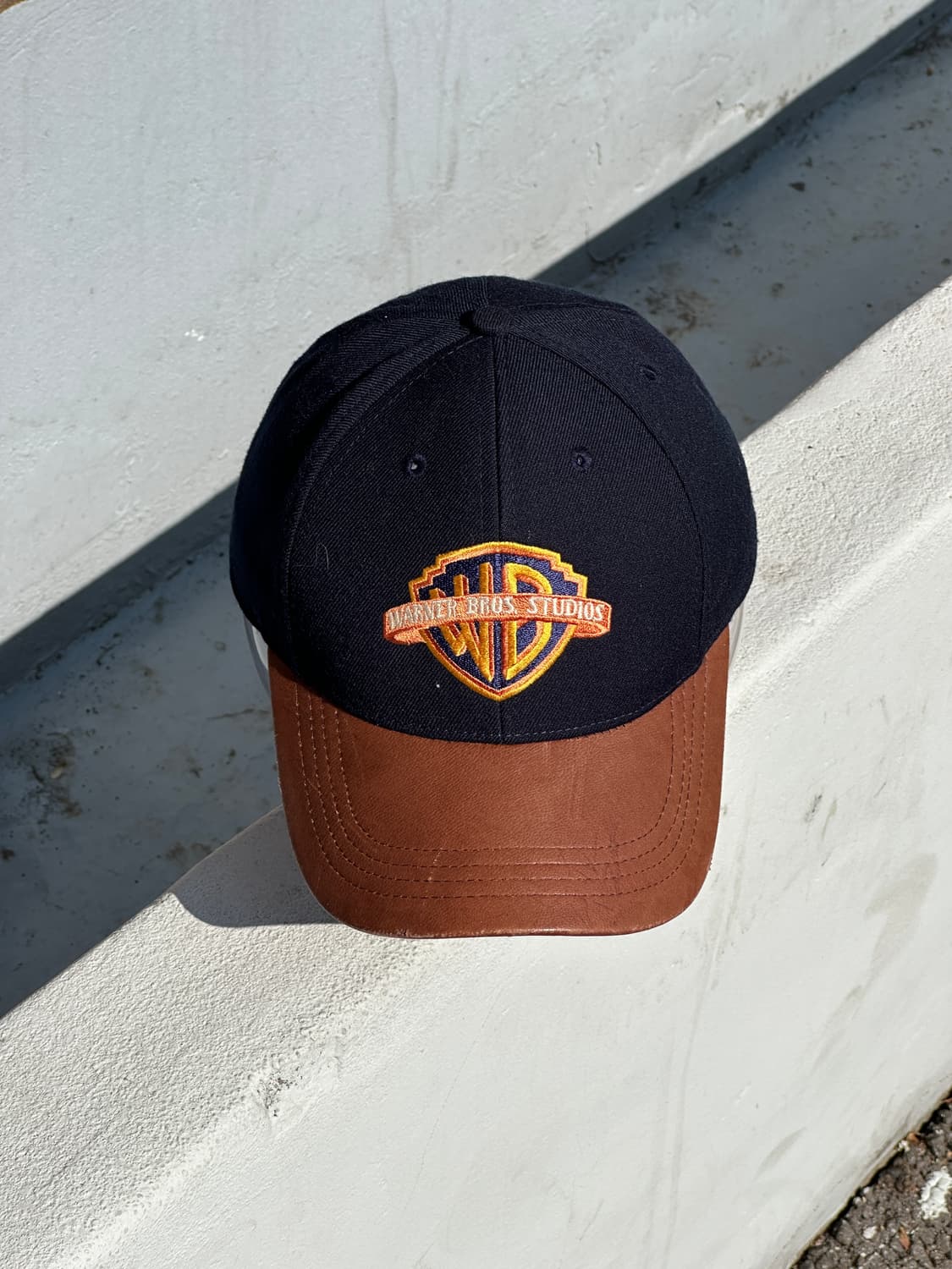 [M-L] 워너브라더스 스튜디오 네이비 가죽 볼캡 모자 상품이미지1