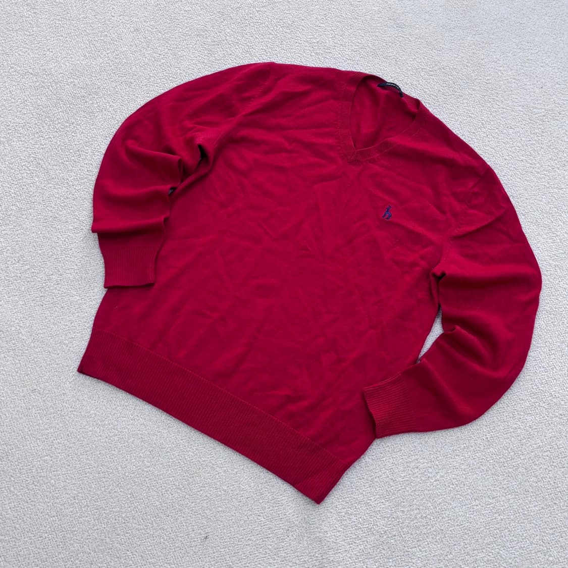 100 헤지스 레드 브이넥 코튼 니트 0408E1 상품이미지1