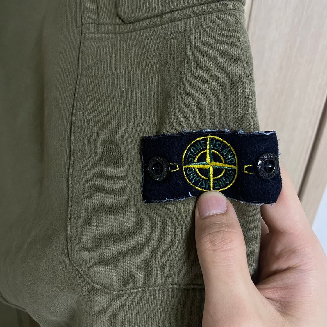 스톤아일랜드 주니어 스웻 조거팬츠 밀리터리 그린 상품이미지4