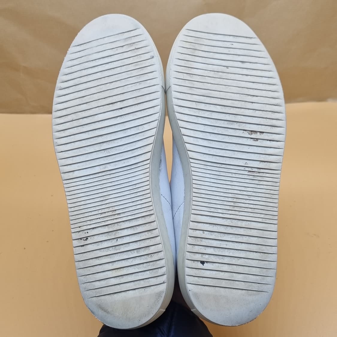 악셀아리가토 화이트 스니커즈7.5 245 상품이미지3