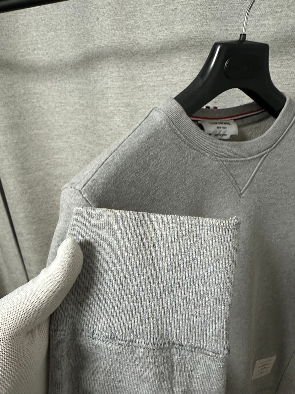 톰브라운 4선완장 맨투맨 그레이 (4) 상품이미지7