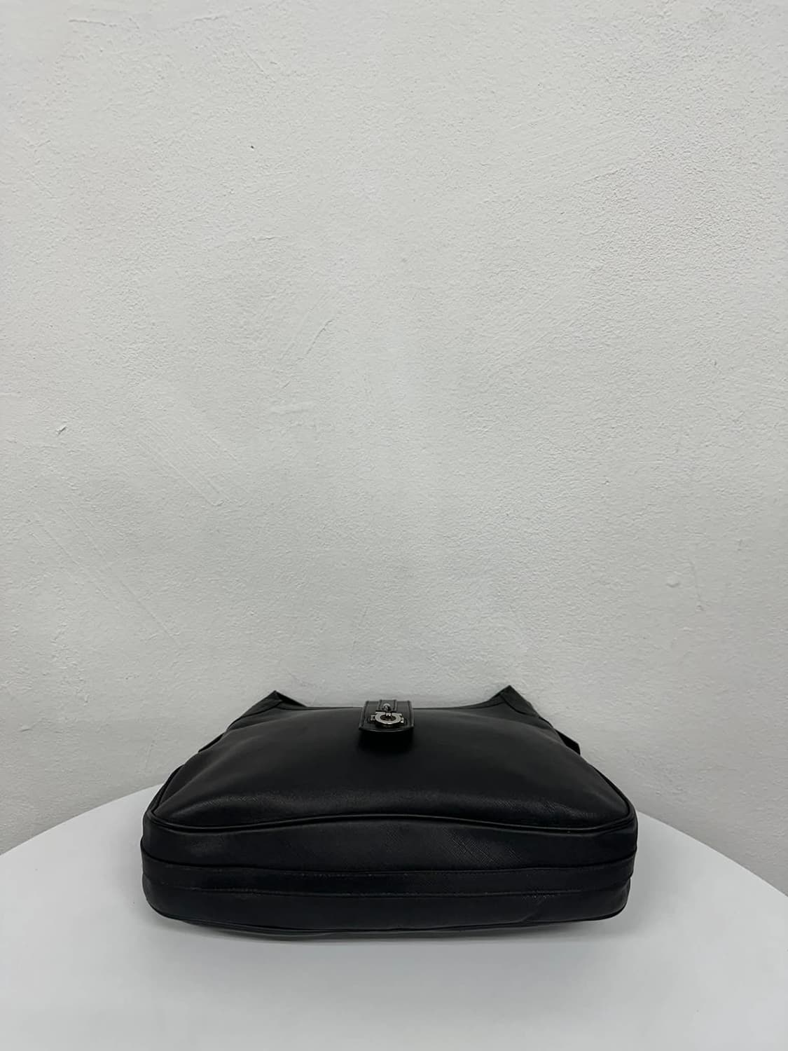 Salvatore Ferragamo Leather Shoulder Bag 상품이미지5