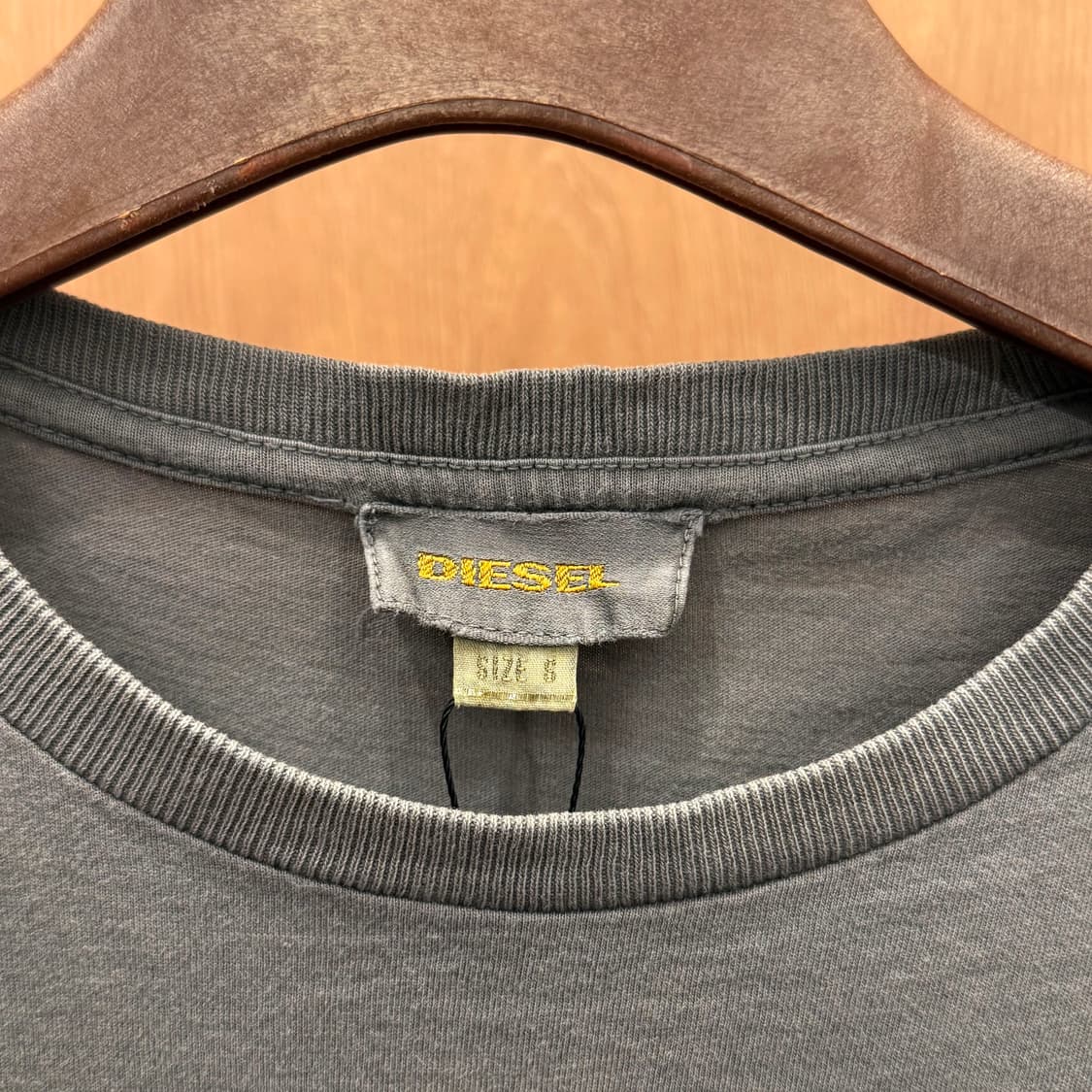 디젤 모히칸 헤드 그래픽 프린트 반팔 티셔츠 빈티지 로고 디테일 그레이 상품이미지7