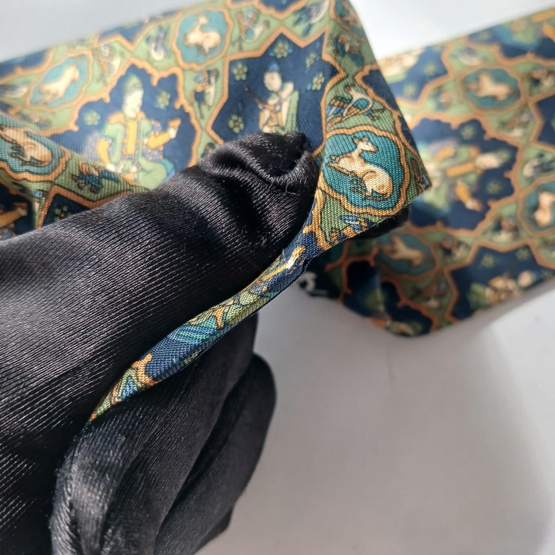 살바토레페라가모 네이비오리엔탈 패턴 넥타이 9.3cm A~B등급 E956 상품이미지9