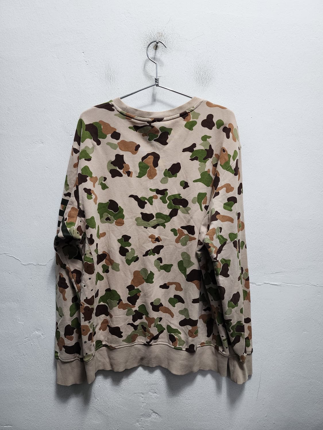 아디다스 카모플라쥬 완장로고 맨투맨 상품이미지2