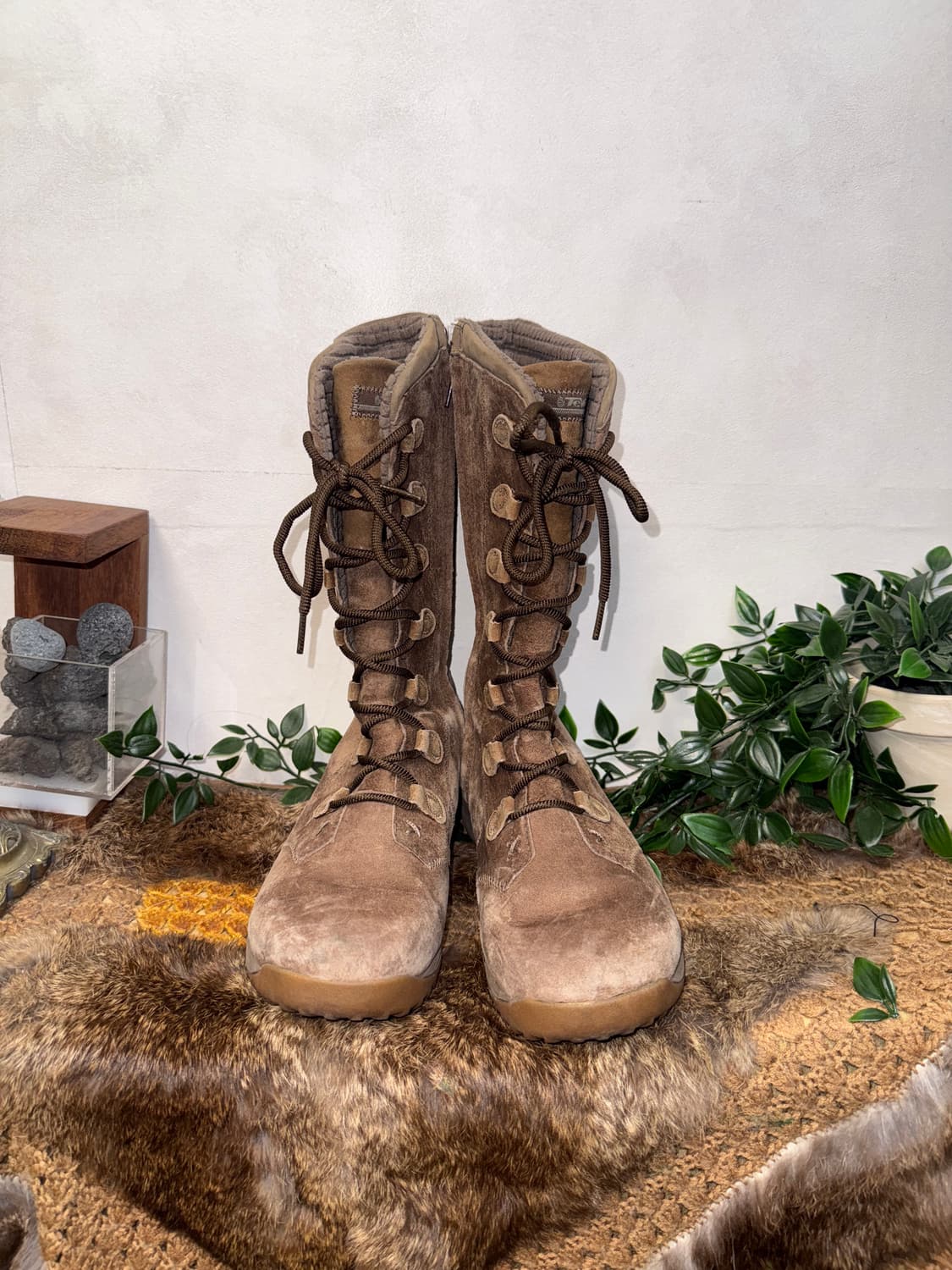 Thinsulate brown suede laceup boots 상품이미지2