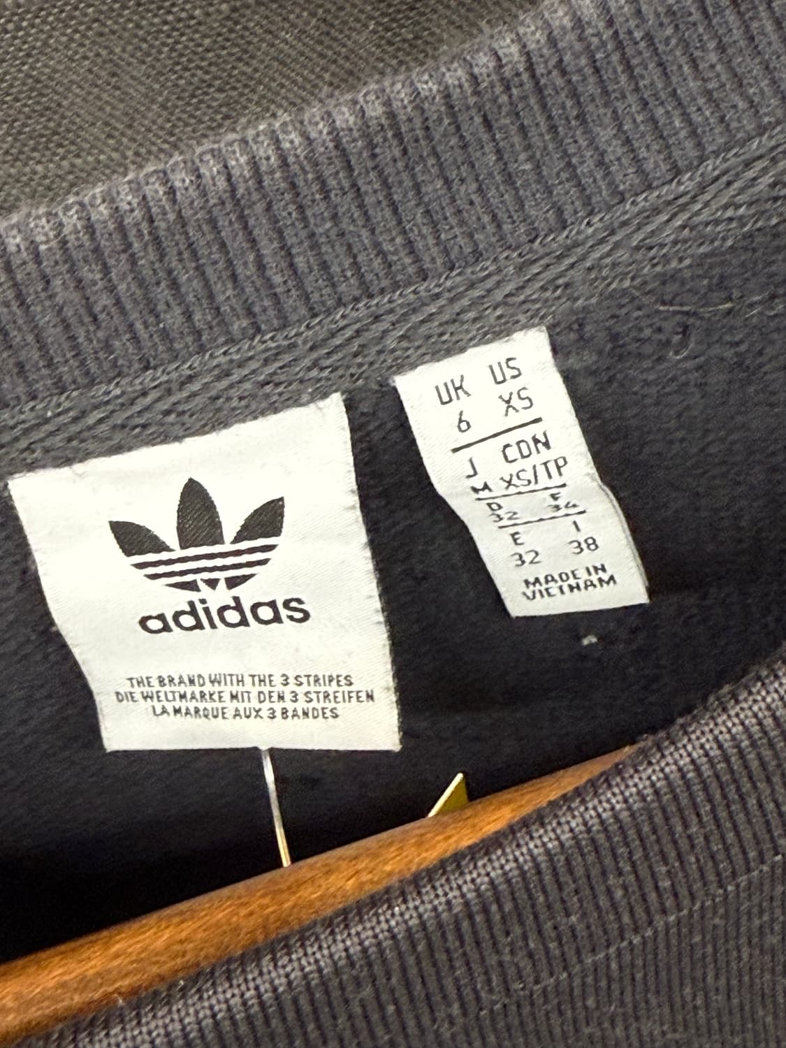 아디다스 이큅먼트 자수로고 블랙 맨투맨 상품이미지3