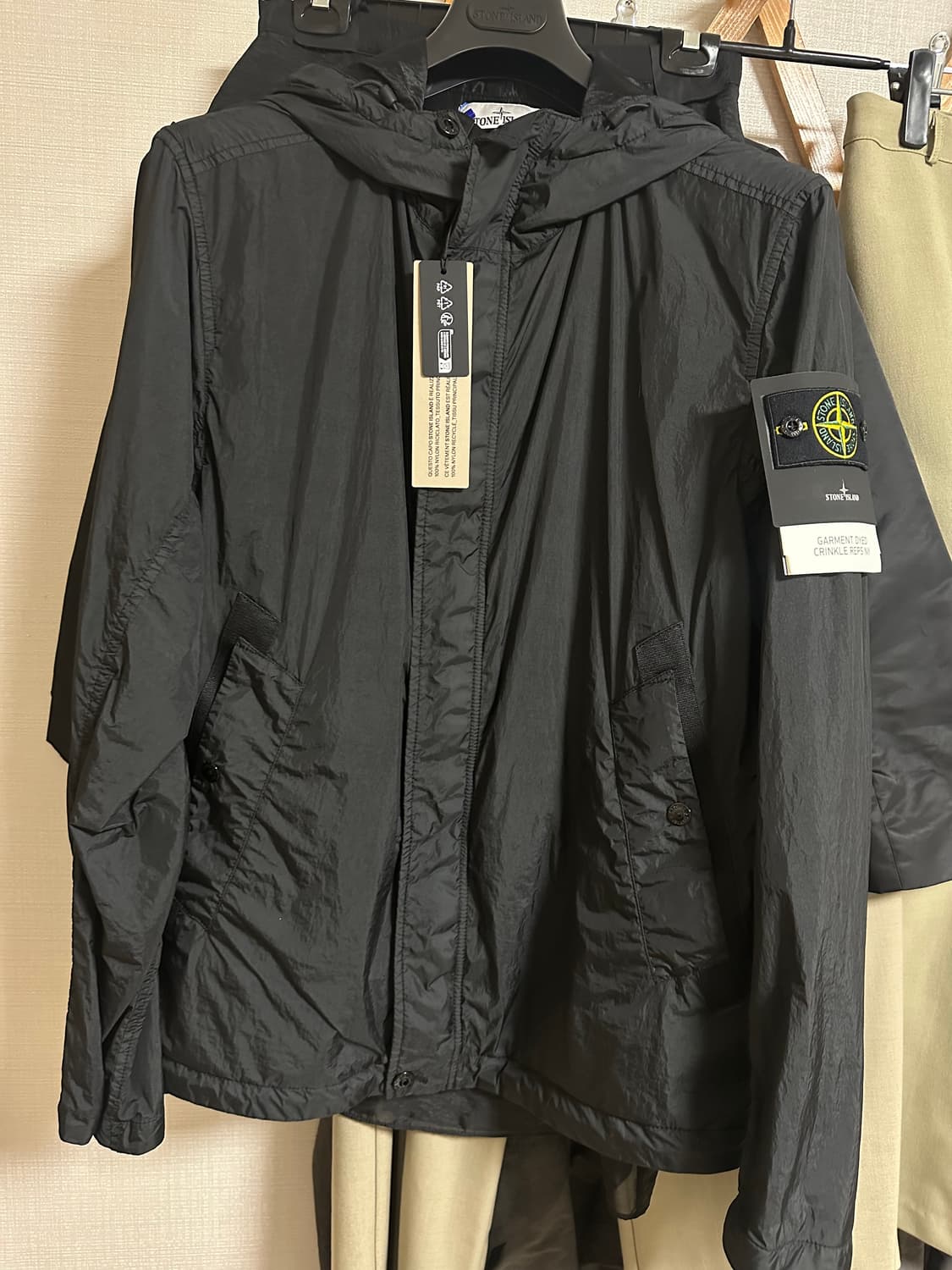 스톤아일랜드 25ss 크링클랩스 후드 바람막이 자켓 블랙 상품이미지1