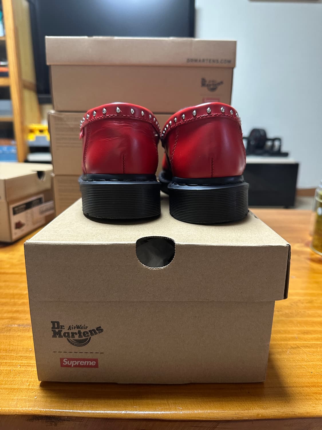 닥터마틴 x 슈프림 스터드 펜톤 로퍼 레드 - 25SS uk7 상품이미지4