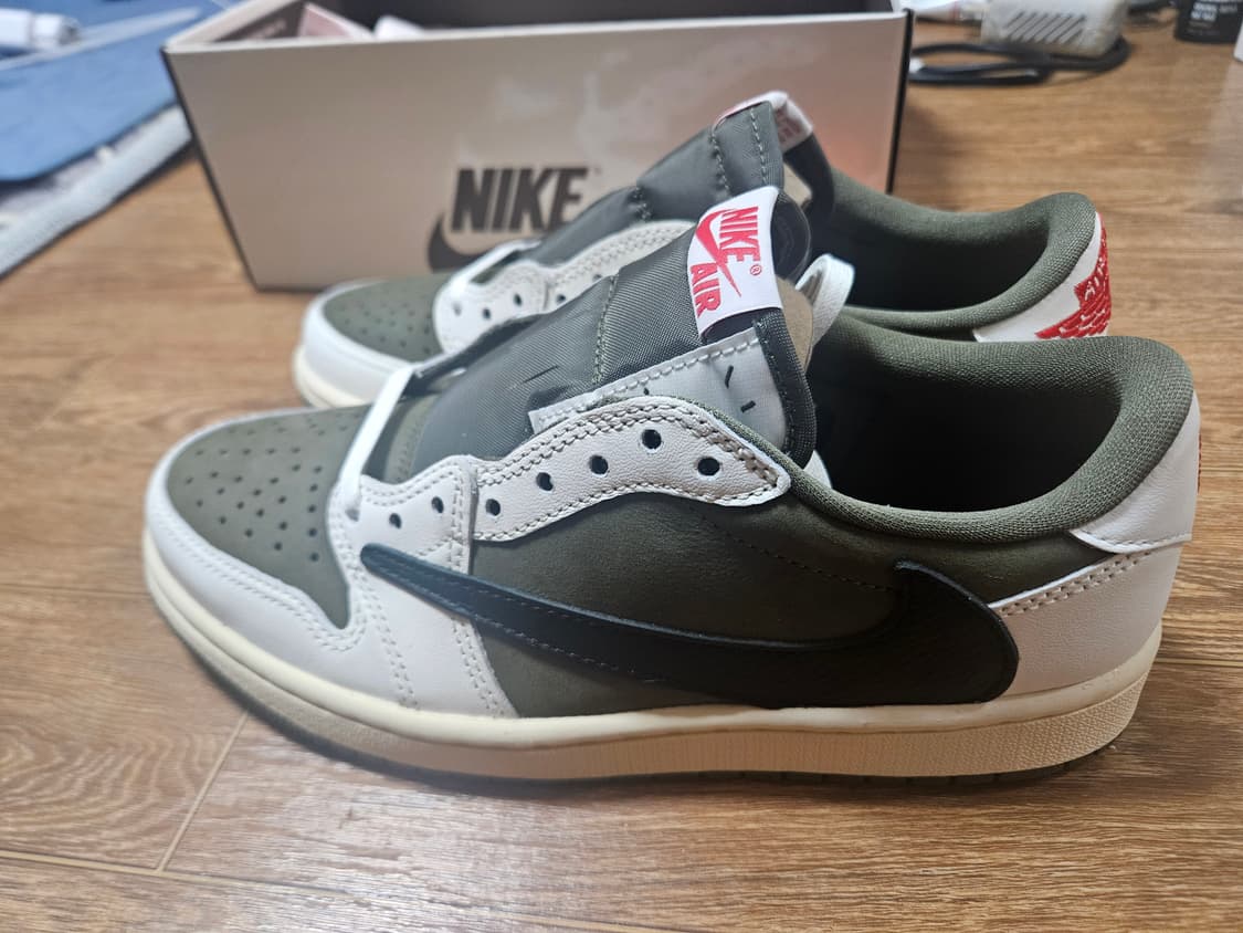 트래비스 스캇 x 나이키 조던 1 올리브 250 상품이미지3
