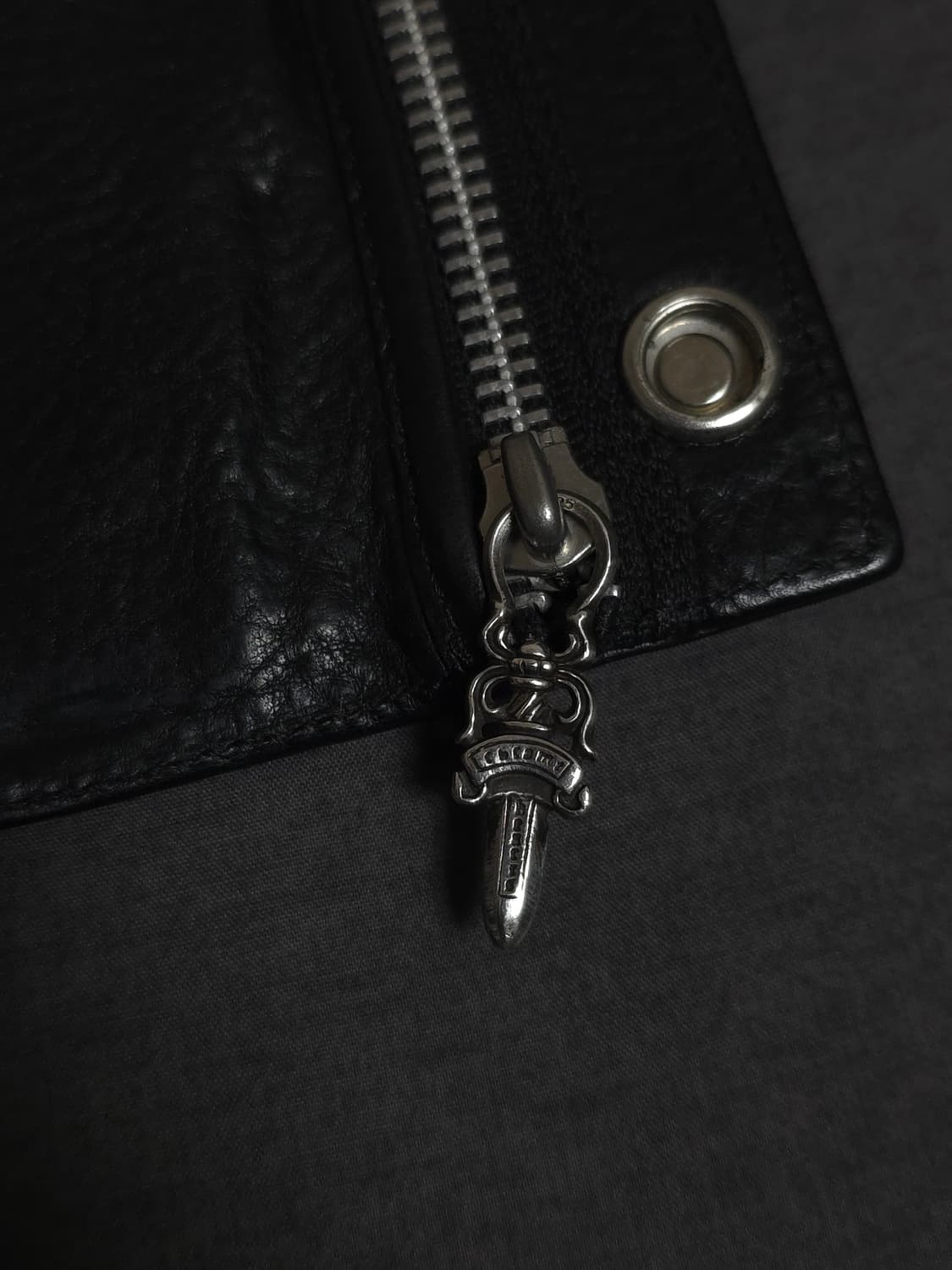 [OS] 크롬하츠 크로스버튼 헤비레더 장지갑 블랙 상품이미지8