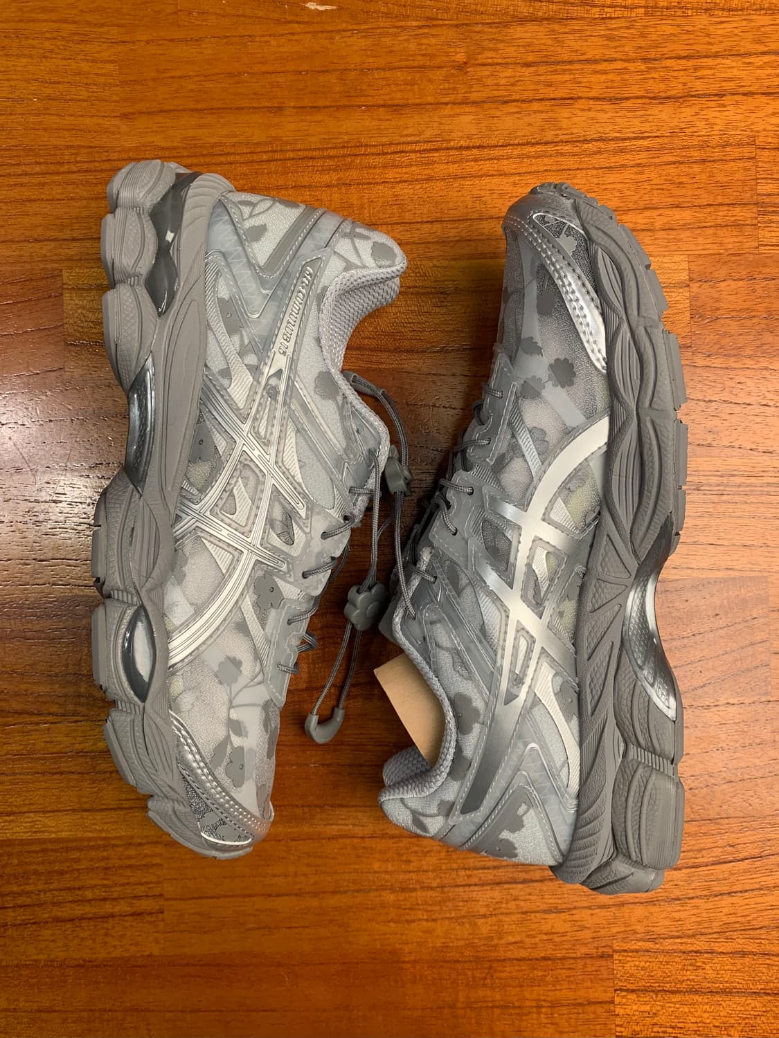 세실리아 반센 아식스 젤 큐뮬러스 그레이 퓨어실버 230 & 225 상품이미지3