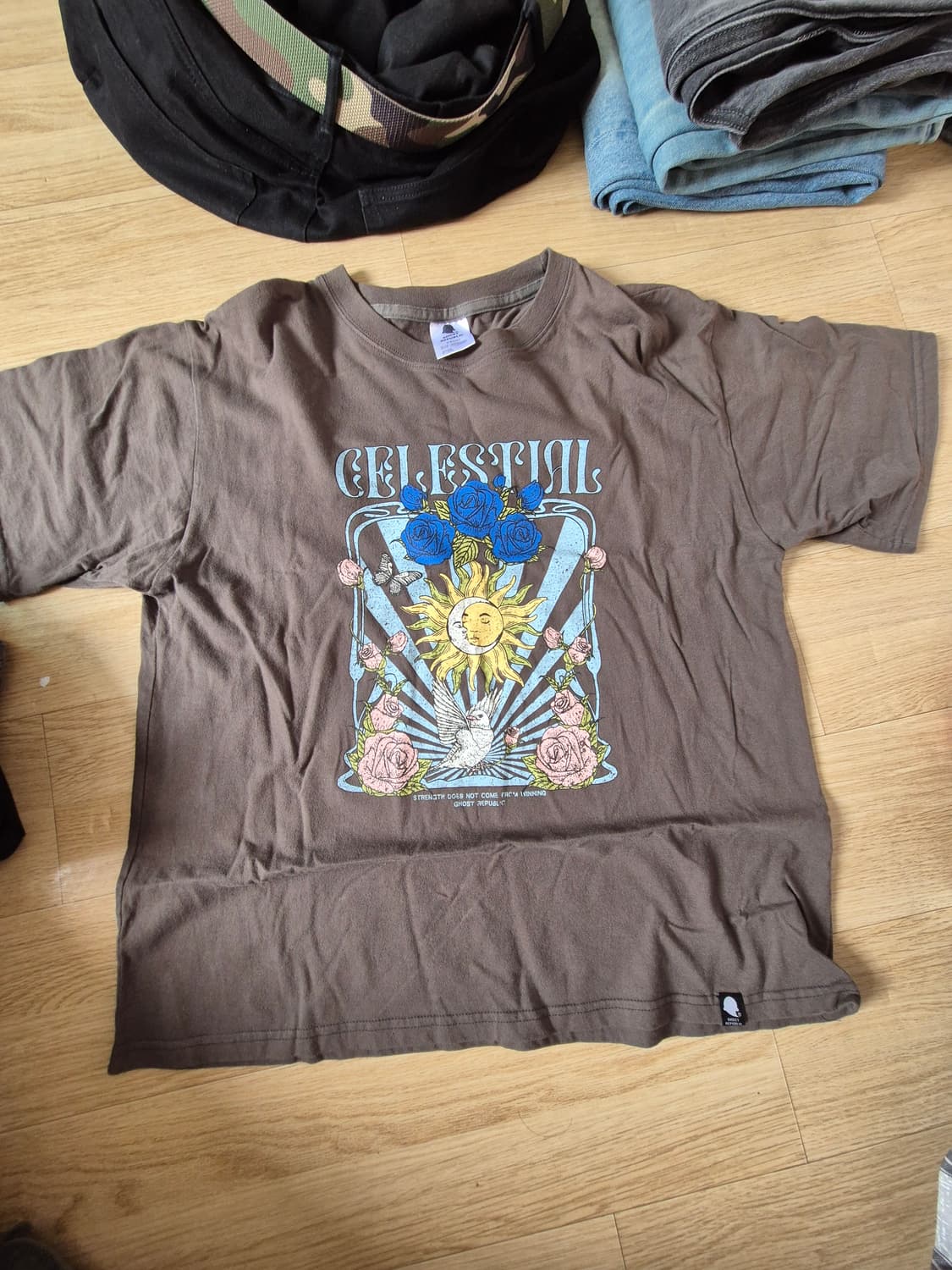 반팔 판매합니다. 상품이미지4