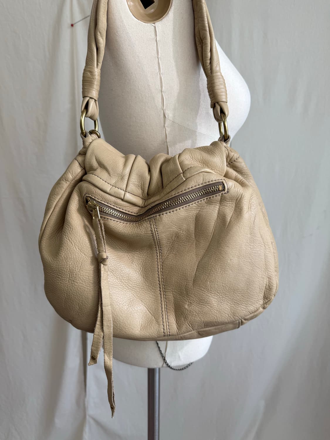 VIOLAd'ORO 2-way 태슬 레더 백 (푸쉬 락) 상품이미지4