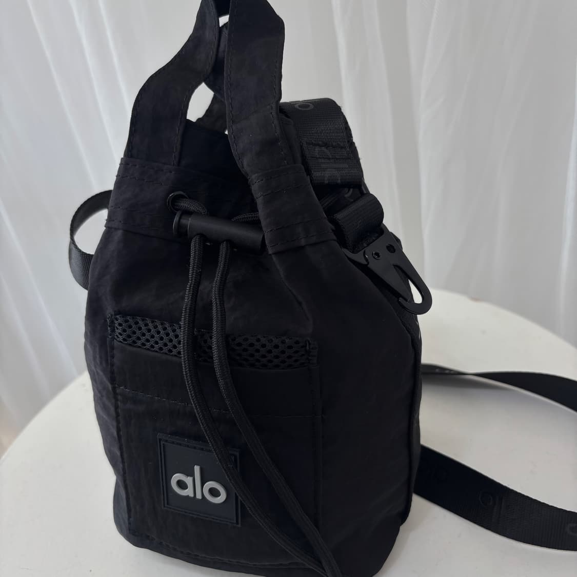 Alo Yoga  크로스 바디 버킷백 상품이미지2