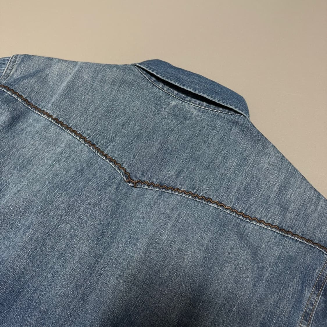 랭글러(Wrangler) 라이트블루 워시드 오르테가 포켓 코튼 웨스턴셔츠 상품이미지4