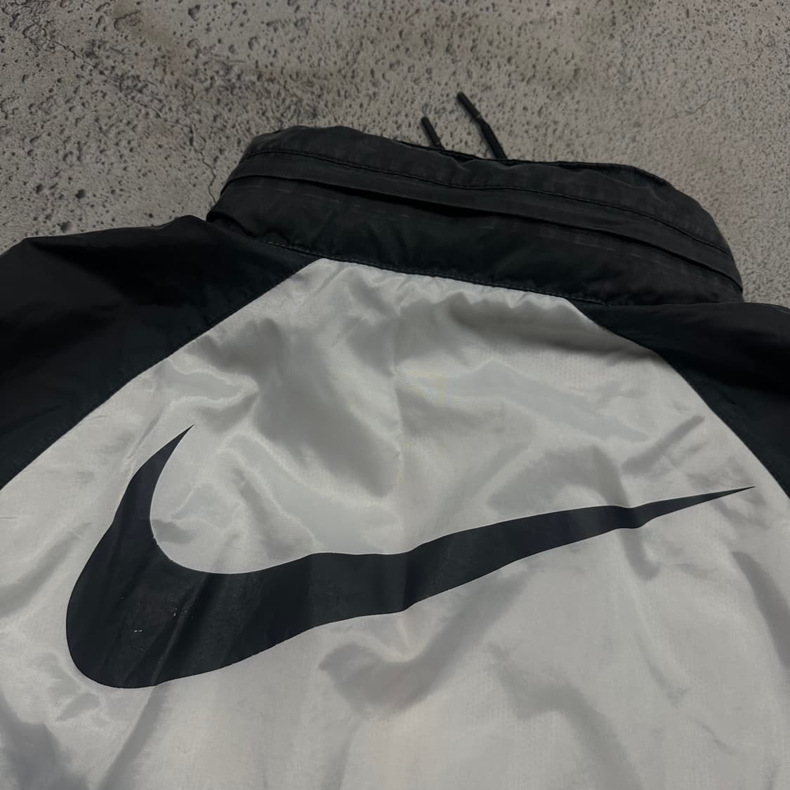 ✨ (바배) 나이키 빅로고 배색 윈드러너 오레오 검흰 바람막이 상품이미지8