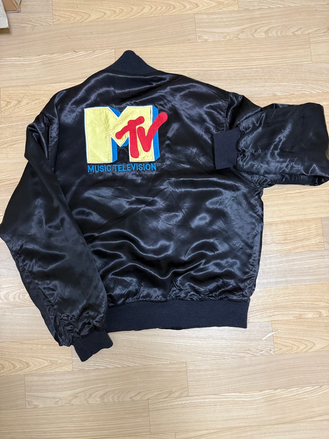 80s MTV 블랙 새틴 봄버 자켓 상품이미지1