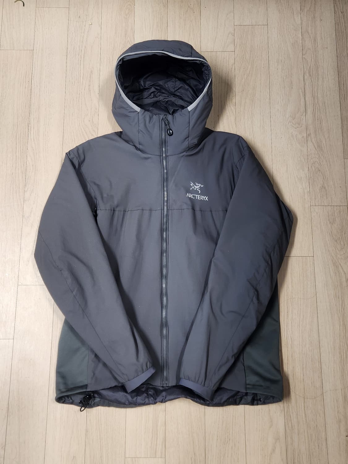 아크테릭스 후드 패딩 자켓 그레이 L (100-105) 상품이미지1